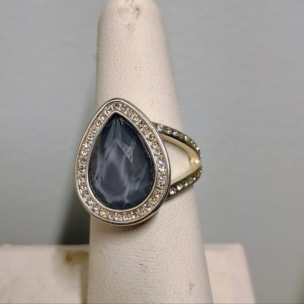 Elegant Silver and Black Teardrop Ring